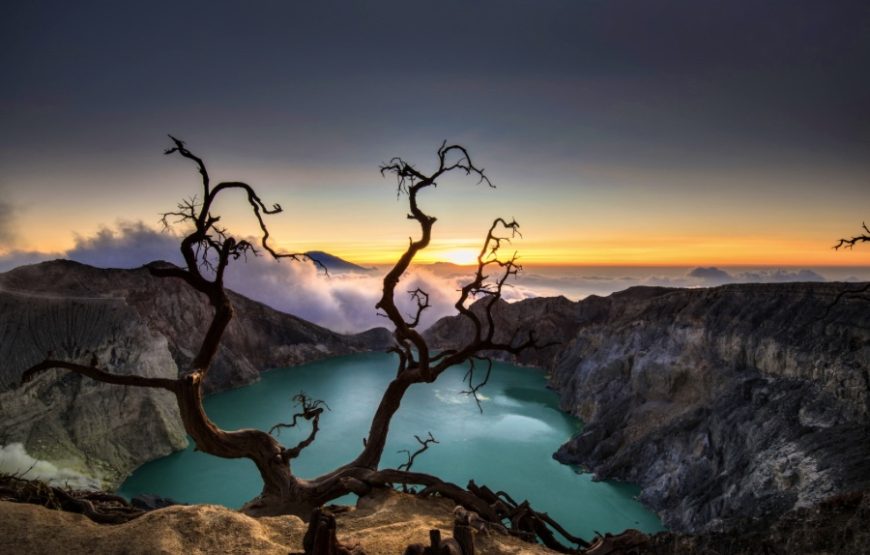 4 Days Bromo – Tumpak Sewu Waterfall – Ijen Crater (Private Tour)